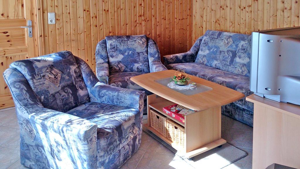 Bungalow am Waldrand Barth Bagian luar foto